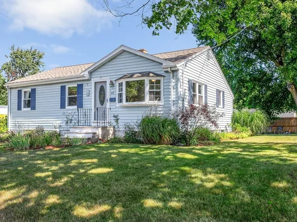 48 Florida St, Lowell, MA 01852