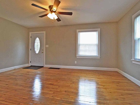 4th image of 700 Greenwood Ct