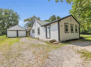 7514 NW Hampton Rd, Parkville, MO 64152