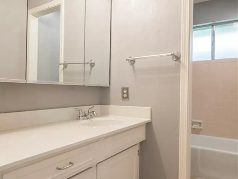 124 Napoleon Dr — Photo 12