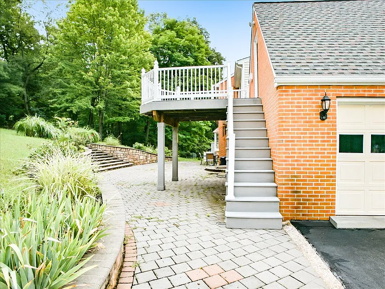 111 Launchris Dr — Photo 12