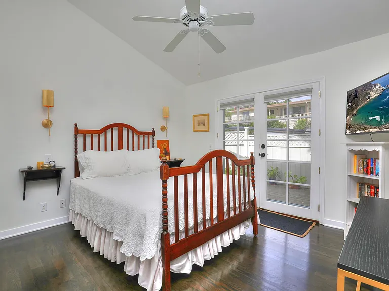 2311 Shelby St — Photo 12