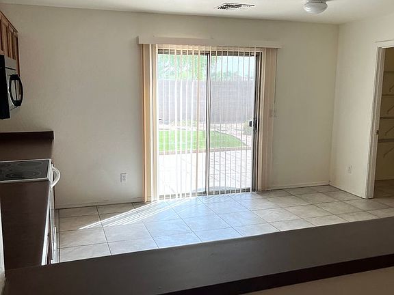 5th image of 2600 E Meadow Lark Way