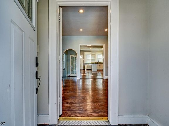 4th image of 55 Coolidge St