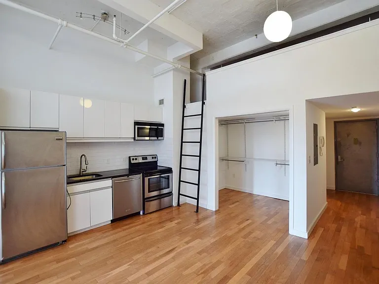 44 Berry St #3I — Photo 3