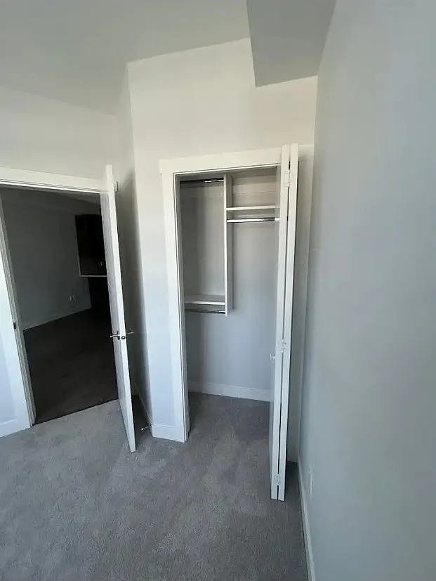 2 bed, 1000 sqft, $2,400 — Photo 4