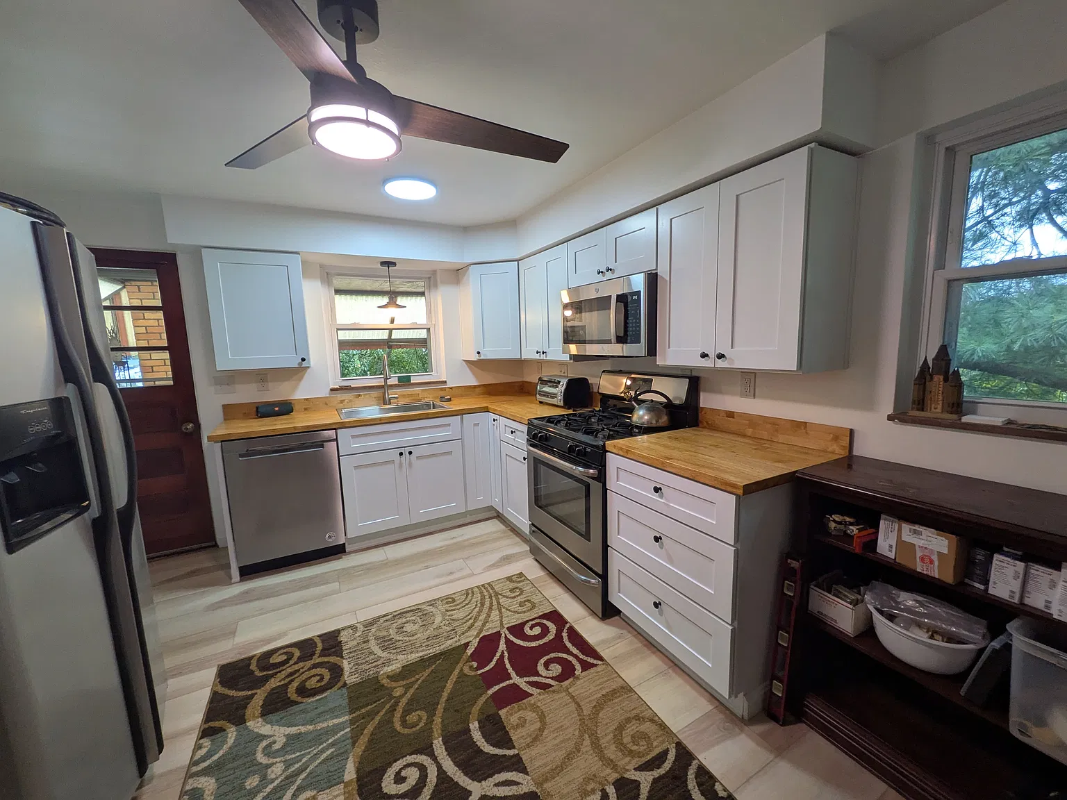 3 bed, 1.5 bath, 864 sqft, $1,650 — Photo 1