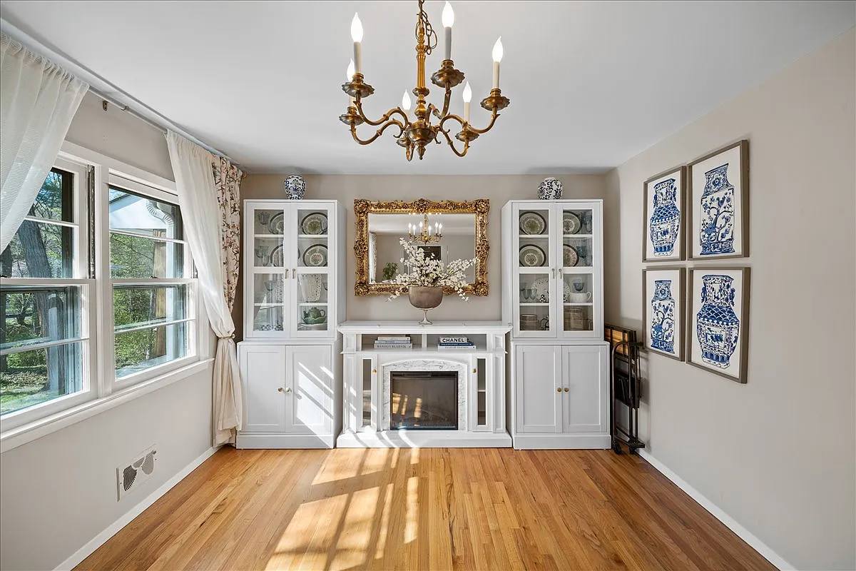 4 bed, $5,200 — Photo 4