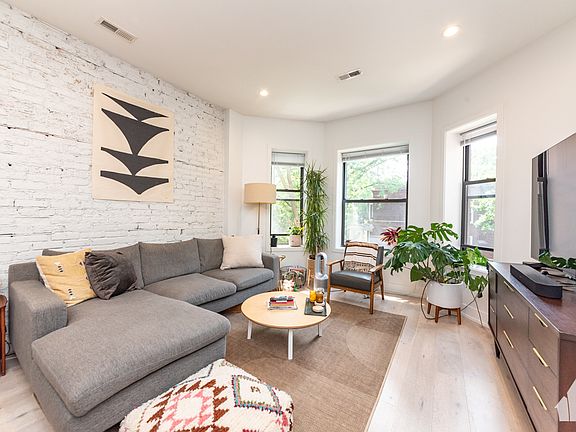 4th image of 1336 W Bryn Mawr Ave #2F