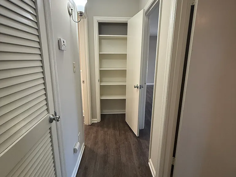 484 W Crogan St #D — Photo 8
