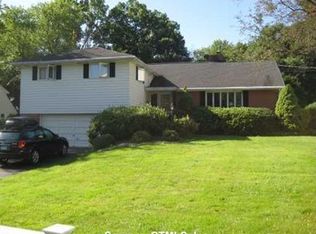 95 Tumblebrook Ln, West Hartford, CT 06117