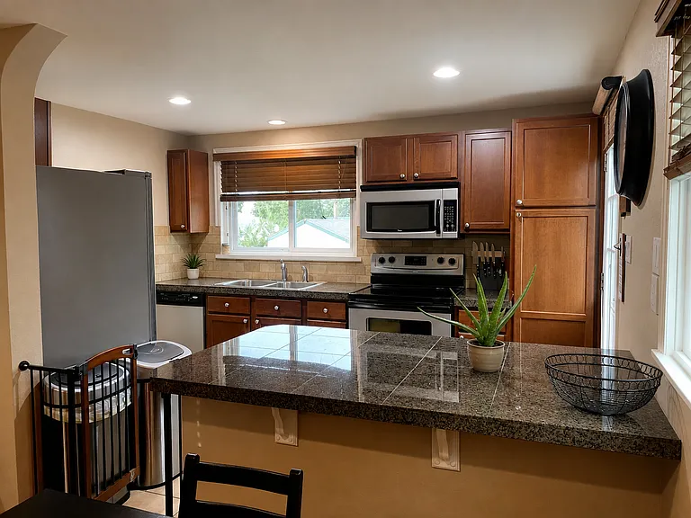 4860 Clay St — Photo 4