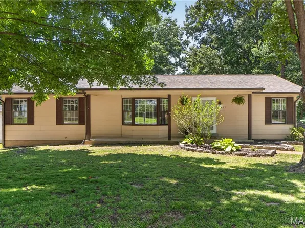 105 Lansing Ave, Maryland Heights, MO 63043