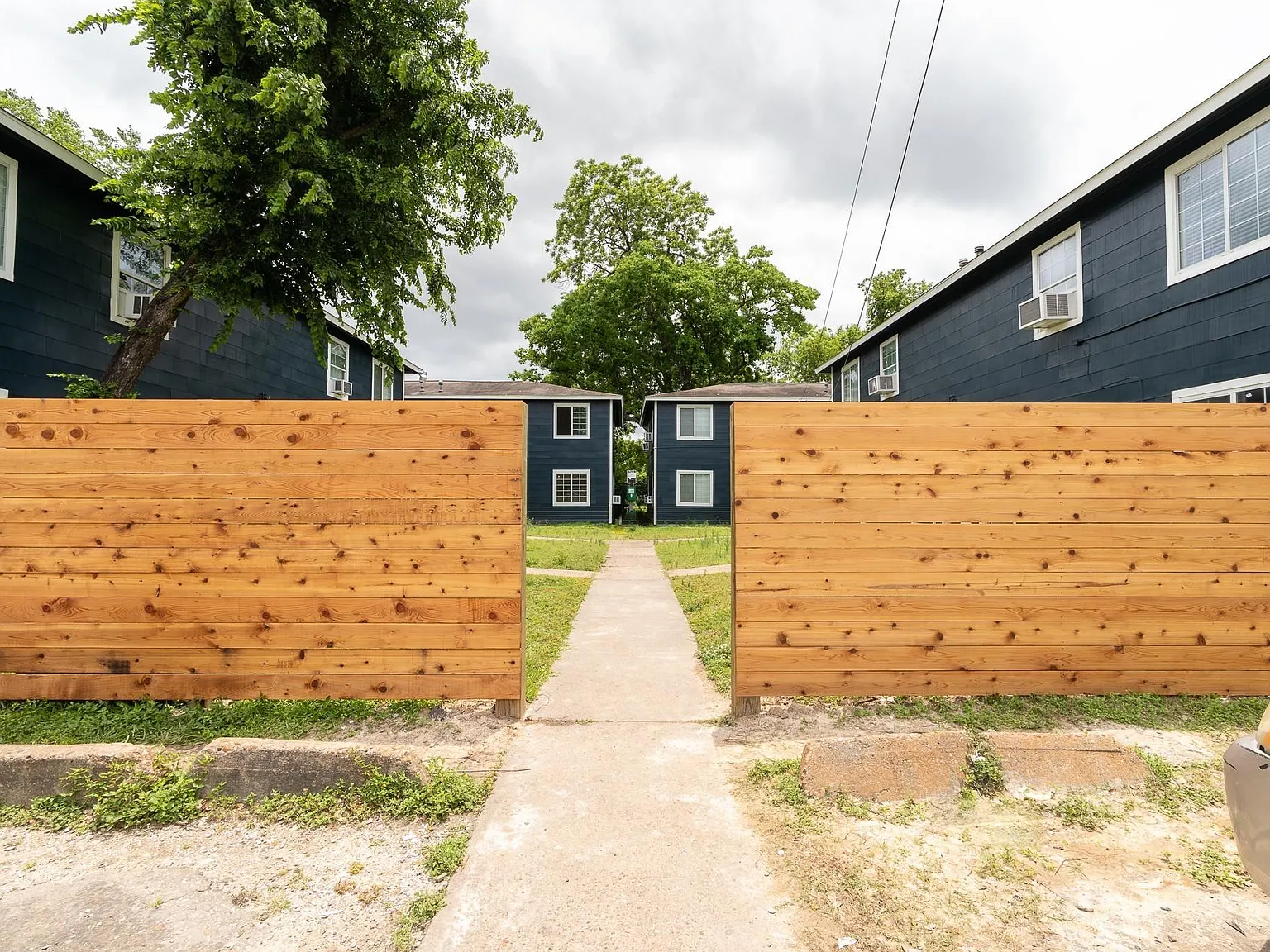 2 bed, 1.0 bath, $999 — Photo 1