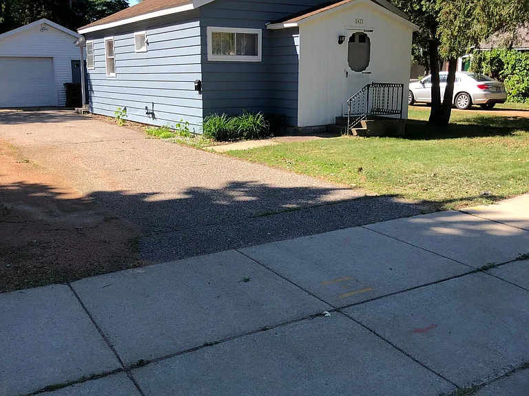 2425 4th Ave — Photo 1