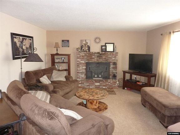 3rd image of 967 Arrowhead Dr