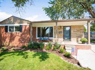 31186 Spring Ct E, Fraser, MI 48026