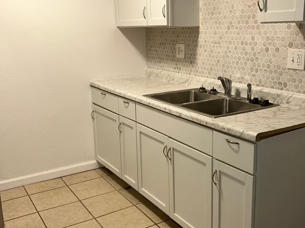 5207 N Knoxville Ave, Peoria, IL