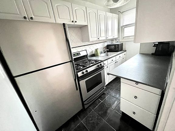 5th image of 67-49 Bell Blvd #1