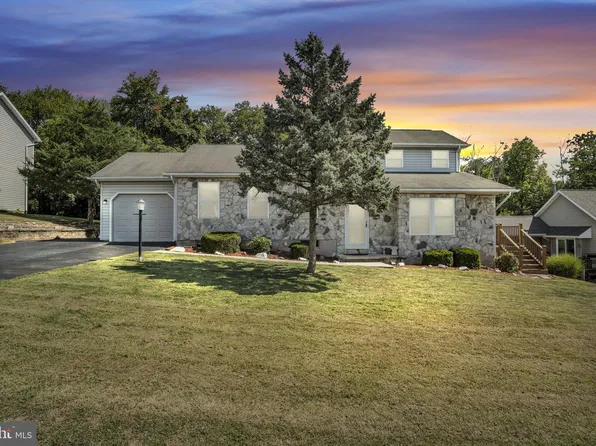 45 S Ben Hogan Dr, Etters, PA 17319