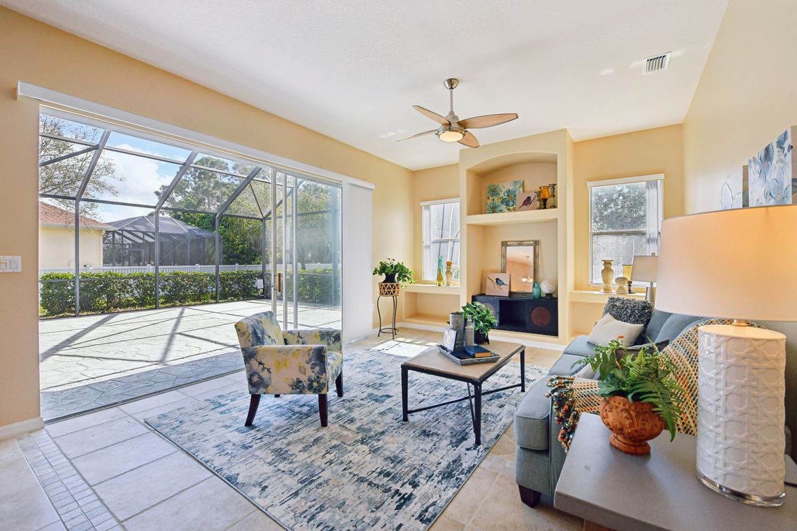 Ridgemont Cir SE-011.jpg