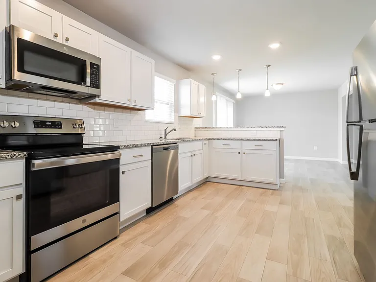 2142 Farm Valley Dr — Photo 2
