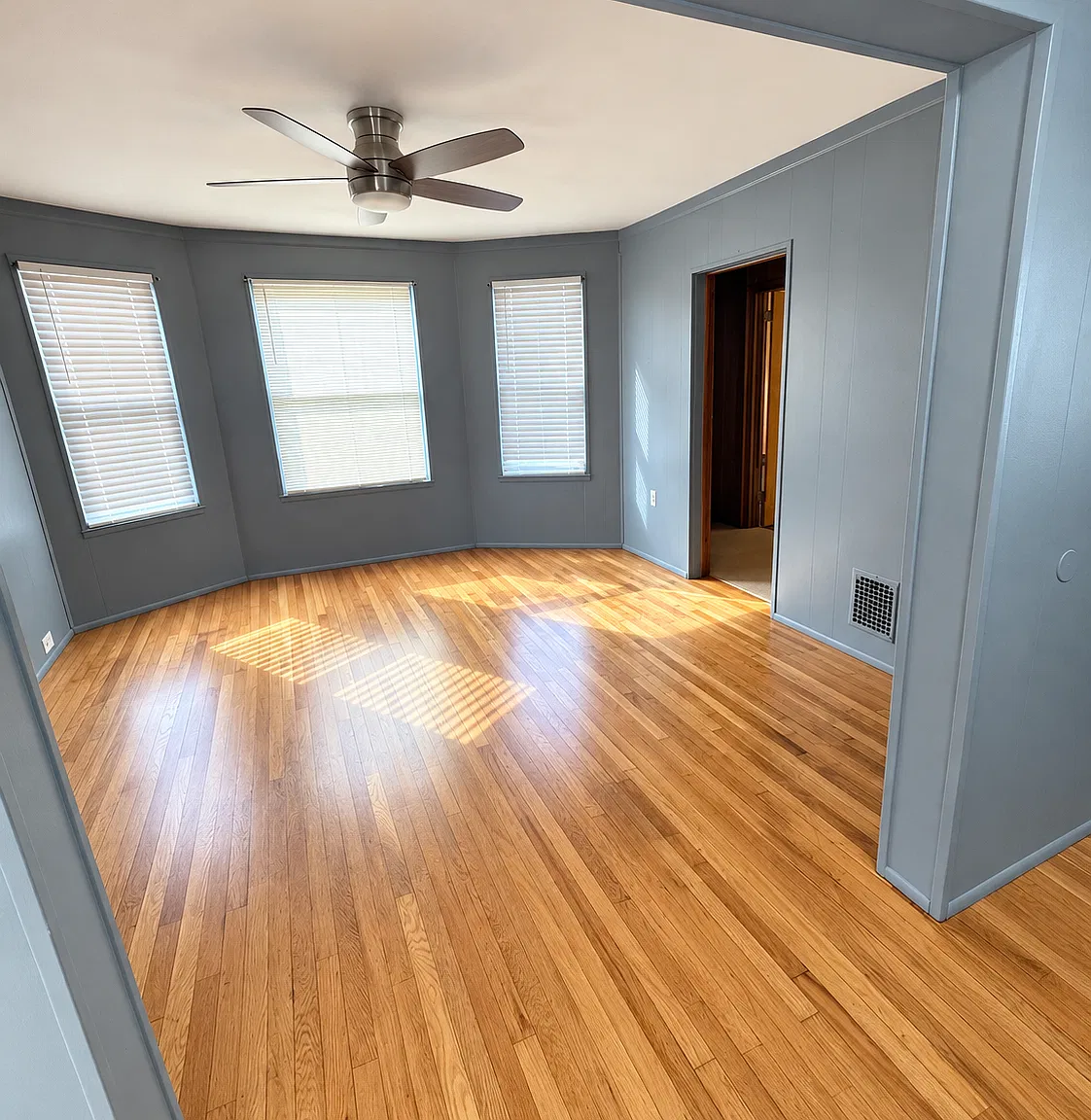 3 bed, $2,000 — Photo 2