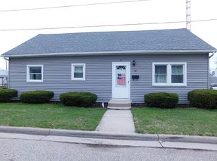137 N Oakwood St, Wauseon, OH 43567