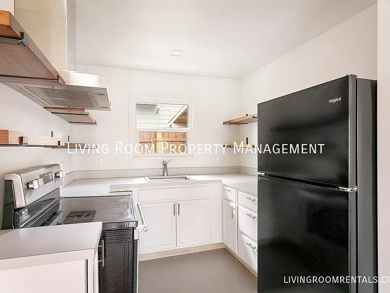 4642 NE Emerson St — Photo 7