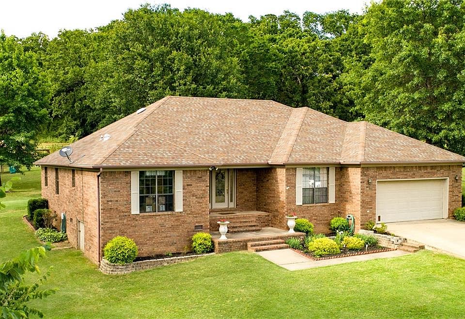 1st image of 2915 Mitchell Dr