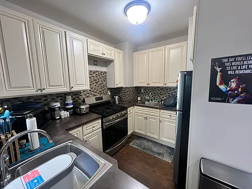 520 Crown St Photo 1