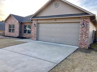 192 Cambridge Dr, Hot Springs, AR 71913