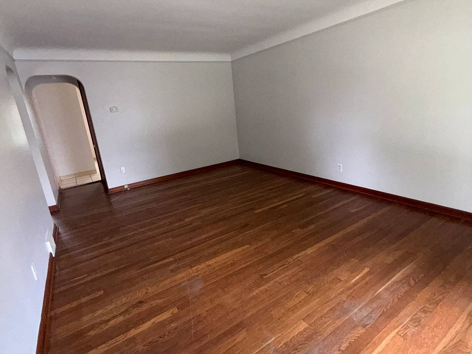 2 bed, 1.0 bath, 887 sqft, $1,350 — Photo 2