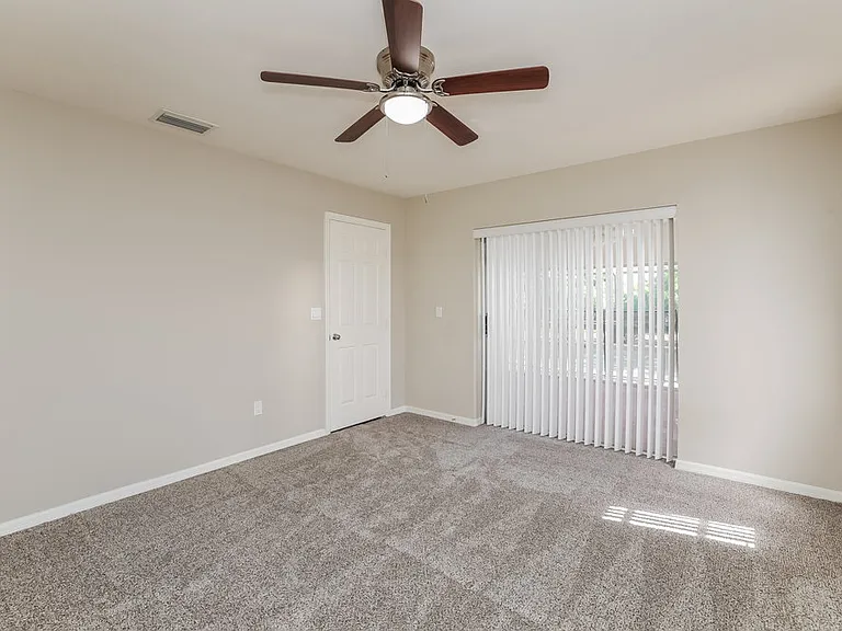 2130 SE 9th Ter — Photo 10