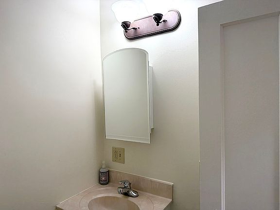5th image of 43 Main St APT 2F