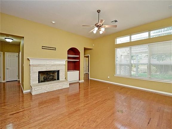5th image of 2632 Henley Dr