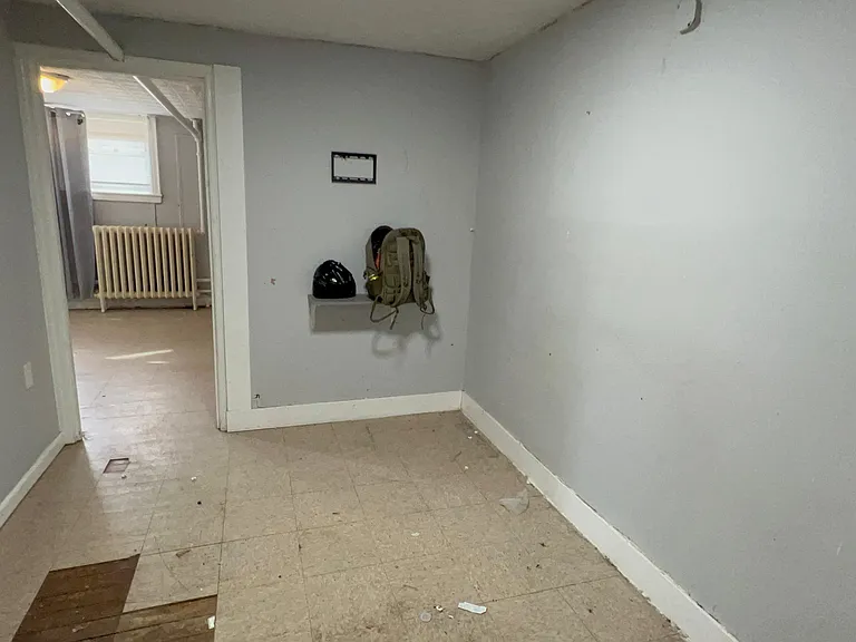 729 Noble Ave #W — Photo 8