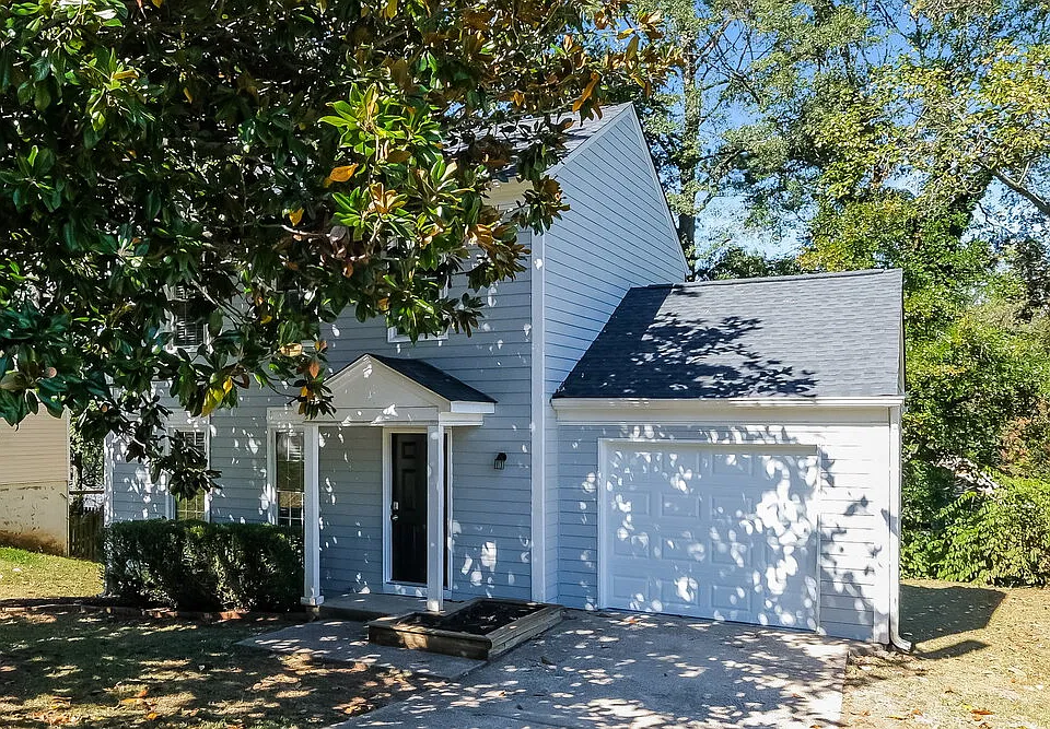 895 Highland Ter NE