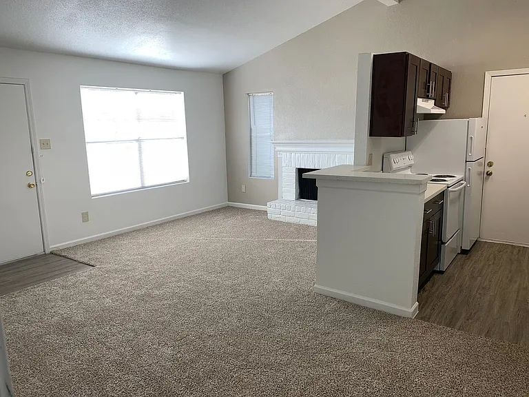 Emerald Cove Apartments — Photo 168