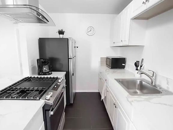 5th image of 240 3rd Ave APT 6
