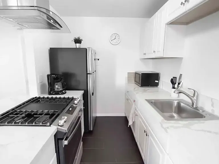 240 3rd Ave #6 — Photo 5