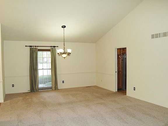 4th image of 6215 Tamerlane Ct