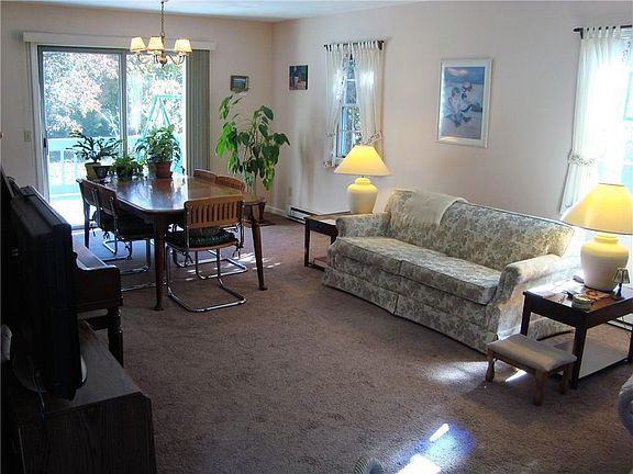 3rd image of 255 Willard Ave #3