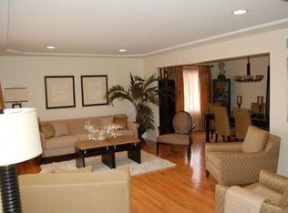 901 Berkshire Dr, Matteson, IL 60443