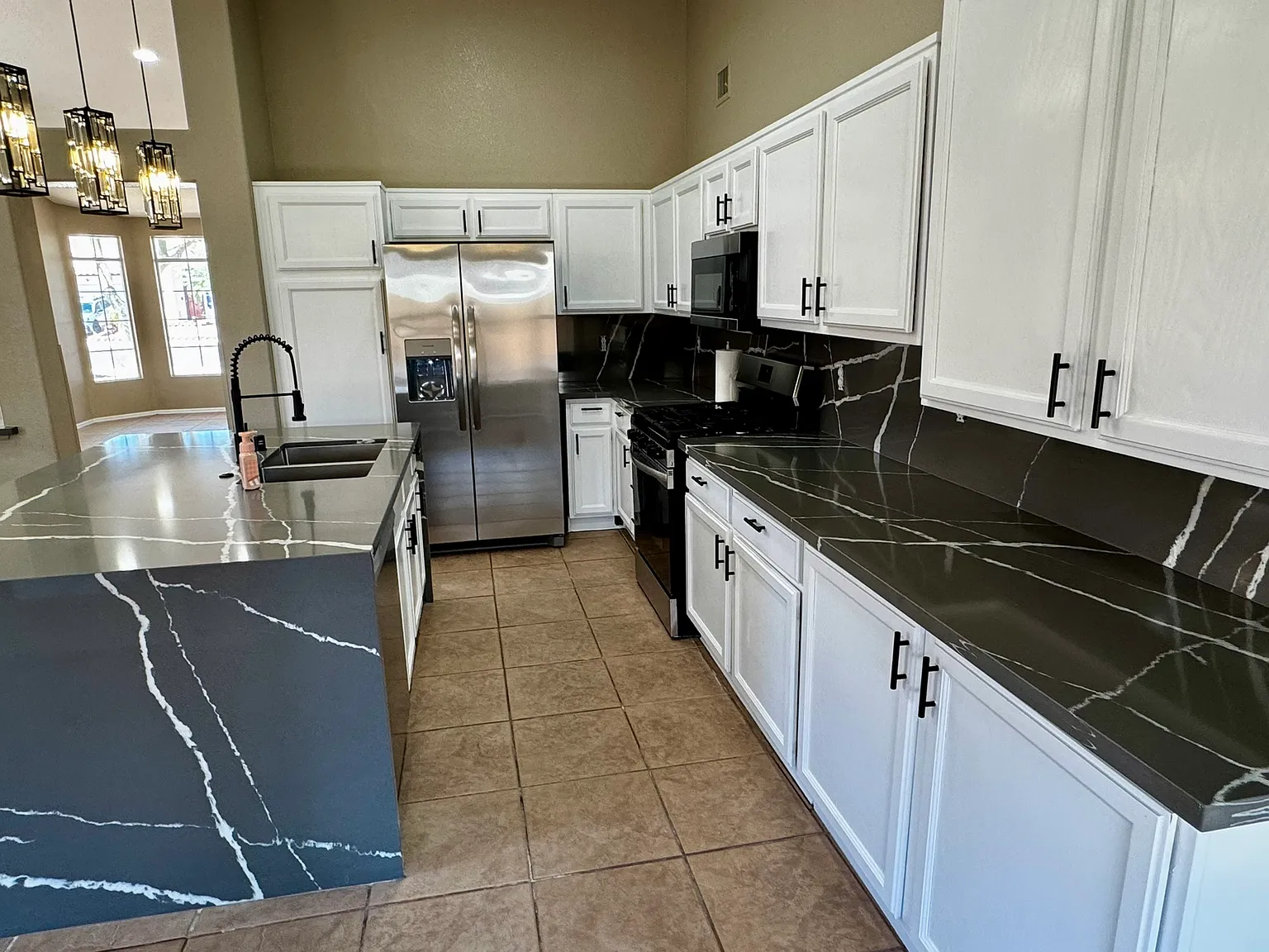 3 bed, 1587 sqft, $2,295 — Photo 2