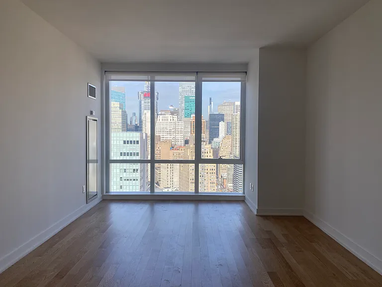885 6th Ave #38E — Photo 9