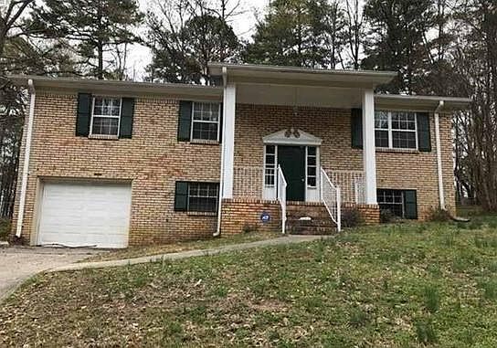 2nd image of 2913 Wood Dr NE
