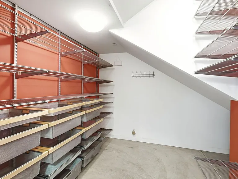 1076 S Van Ness Ave — Photo 9