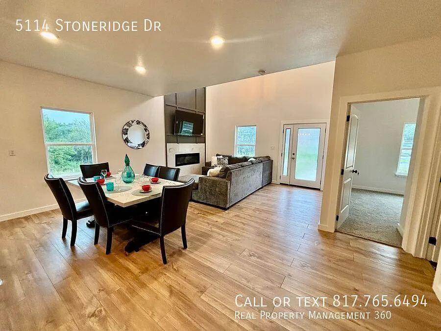 4 bed, 3.0 bath, 2302 sqft, $2,195 — Photo 4