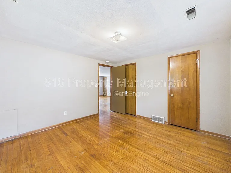 639 S Crysler Ave #D — Photo 8